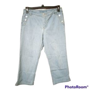 Bandolino Light Wash Capri Denim Side Slits Womens Size 10